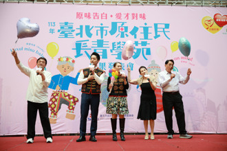 臺北市原住民長青學苑成果展  蔣萬安與長者貼圖傳情   用族語暖心告白