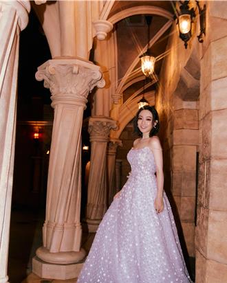 閻奕格唱進香港迪士尼 男友愛相隨見家長浪漫曬恩愛