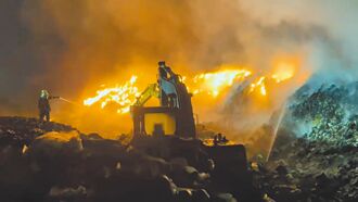 火燒轉運場 澎湖求援垃圾車