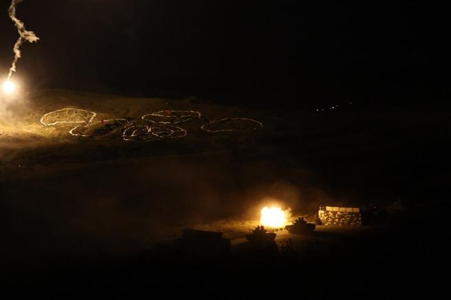  機步269旅於三軍聯訓基地進行夜間攻擊課目，展現全天候作戰效能。
（記者劉宸瑋攝）