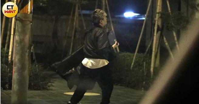 才过10分钟，陈百祥后脚跟上。（图／本刊摄影组）