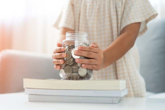 眼科医师连佑旸在社群平台分享1岁半女儿在托婴中心的费用，引起讨论。（示意图，shutterstock／达志）