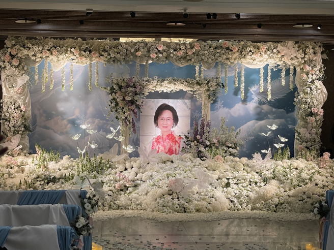 琼瑶灵堂照曝光。（林淑娟摄）