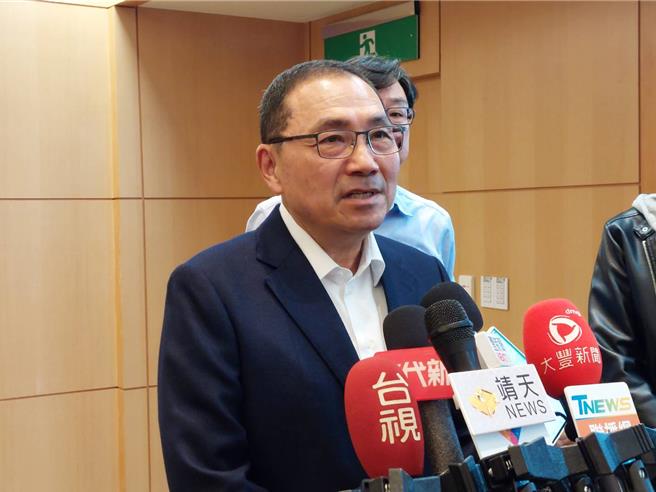 新北市長侯友宜今（11）日受訪表示，民調是一個參考，謝謝大家的鼓勵與鞭策。（陳慰慈攝）