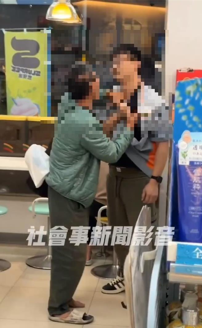 尤男酒后行径脱序。（翻自社会事新闻影音／李京升台中传真）