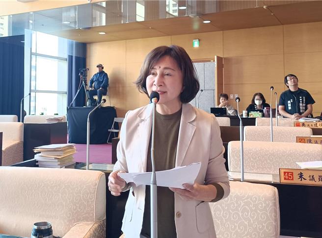 台中市要盖大巨蛋，成为议会市政总质询的焦点，议员黄馨慧建议西屯区很适合。（陈淑娥摄）