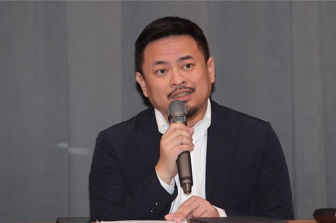 劳动部劳力发展署北分署吴姓公务员轻生案，劳动部长洪申翰11日说明重启行政调查结果，认定吴男轻生与前北分署长谢宜容的管理方式有关联。（黄世麒摄）