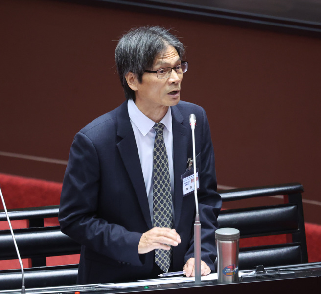 立法院11日进行司法院大法官人事同意权资格审查，大法官被提名人陈运财前往备询。（姚志平摄）