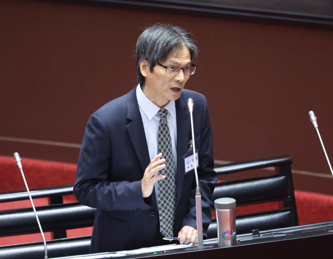 立法院11日进行司法院大法官人事同意权资格审查，大法官被提名人陈运财前往备询。（姚志平摄）