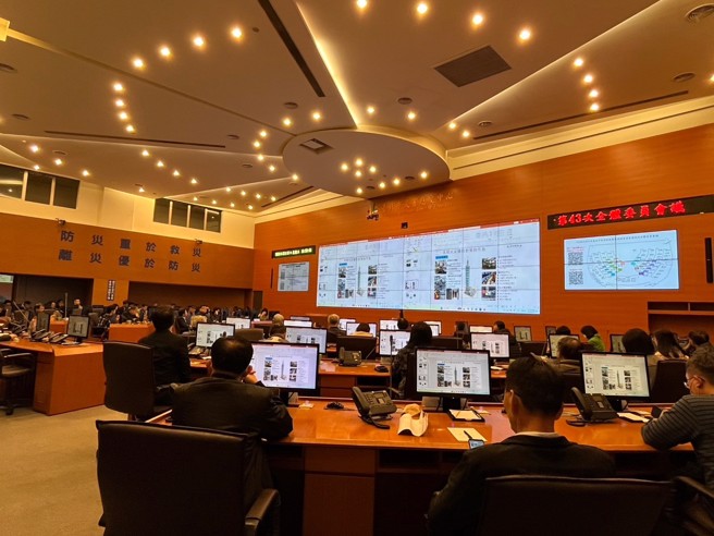 台北市灾害防救专家谘询委员会于今（11）日召开第43次全体委员会议，由张温德副市长主持，共有23位府外专家学者出席与会。（翻摄画面）