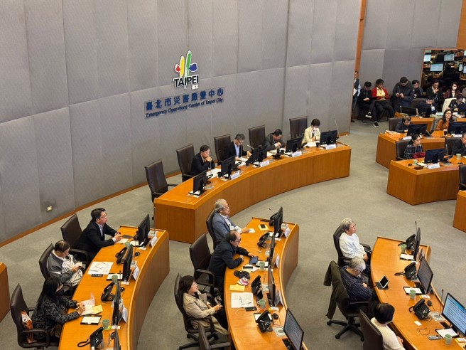 台北市灾害防救专家谘询委员会于今（11）日召开第43次全体委员会议，由张温德副市长主持，共有23位府外专家学者出席与会。（翻摄画面）