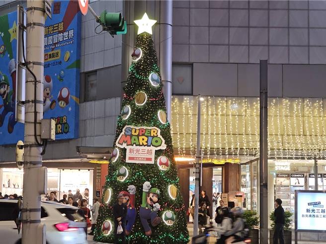 新光三越台北南西店超级玛利欧奇幻蘑菇耶诞树。（新光三越提供）
