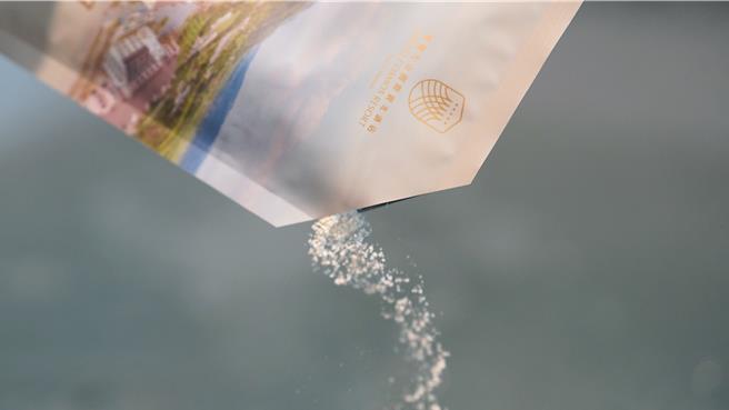 用瑞穗天合黄金汤泡汤粉来回味旅程美好回忆。（天成饭店集团提供）