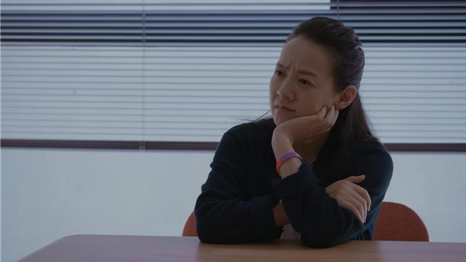 曾宝仪在访谈过程中数度流露难过心疼神色。（图／双喜提供）