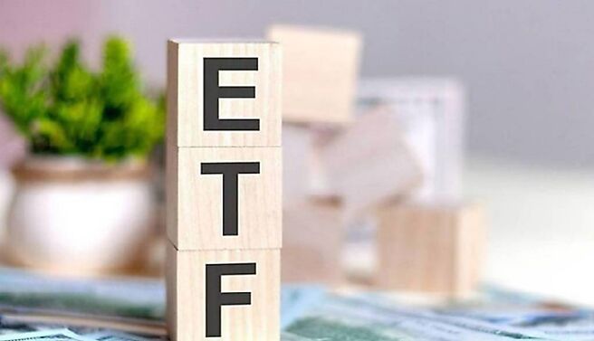 投資人就是愛高息ETF及權值型ETF，包辦11月定期定額交易前四高。圖／freepik