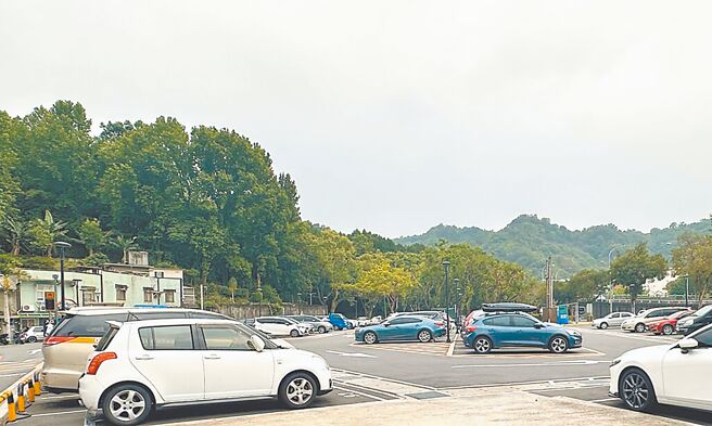 台北市政府規畫在懷愛館對面的黎元停車場打造禮儀業者大樓，引發附近居民抗議，經北市殯葬處評估後將另擇適當地點設置。（本報資料照片）