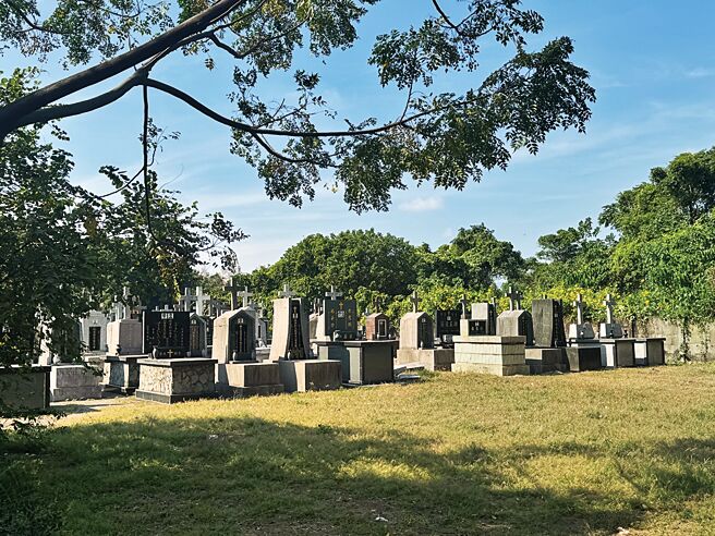 永康二王基督墓园提出文化景观保存案，台南市文化资产处决议先列册追踪，墓园自救会希望将该墓园列为文化景观资产，继续列册追踪或指定保存。（曹婷婷摄）