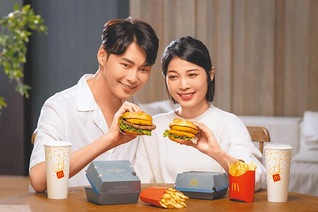 麦当劳极选「明太子鲑鱼系列」11日至明年1月14日登场，单点114元起、经典套餐179元起。（麦当劳提供）