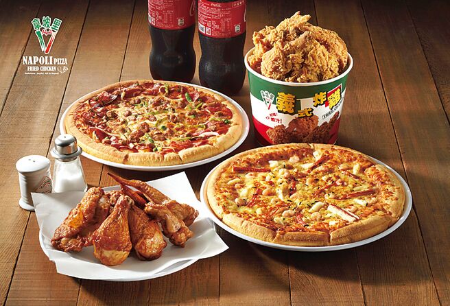 「拿坡里炸鸡披萨」推买一桶7块炸鸡送小披萨，特价406元。（三商餐饮提供）