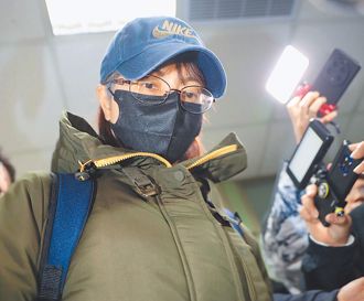 爆公務員輕生後「謝宜容邊跑邊笑」王瑞德怒了：把自己當皇帝