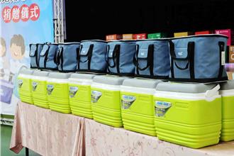 黃敏惠力挺「班班喝鮮奶」 嘉義市獲捐保冷桶、保冷袋