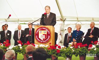 李登辉1995年访美  国史馆新书揭密：遭柯林顿政府威胁力阻