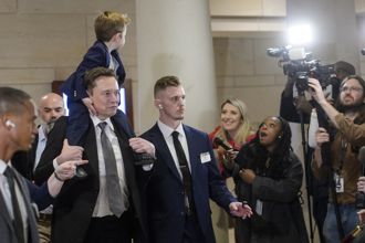 馬斯克上廁所都有保鑣跟！ 高管風險加劇 警方憂「模仿犯」