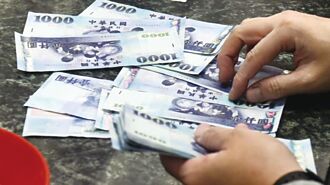 信保融資目標 提前達陣