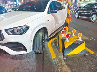 台中 进化北路行人庇护岛 40天13撞