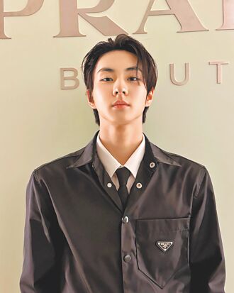 梁禎元、金善禹脣脣欲動 挺Prada Beauty