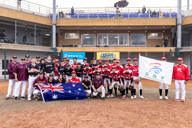 高雄市隊在新北富邦U18淘汰賽擊敗昆士蘭隊，晉級8強。（主辦單位提供）
