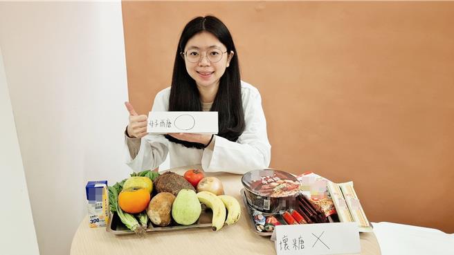 营养师张钰禾表示，要远离慢性病，先改变日常，饮食多一点自然醣、少一点精致糖。（台北医院提供）