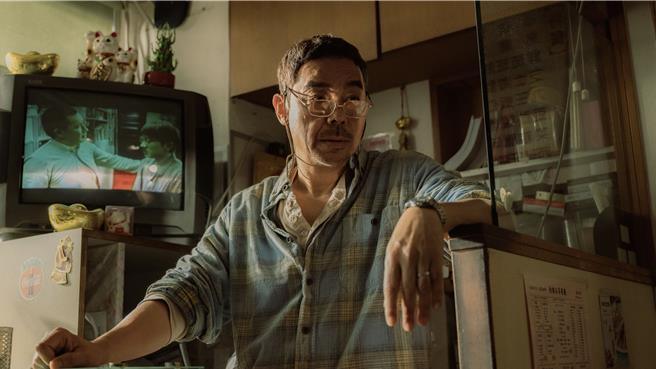 刘青云在电影《爸爸》中饰演一个普通的茶餐厅老板。（甲上娱乐提供）