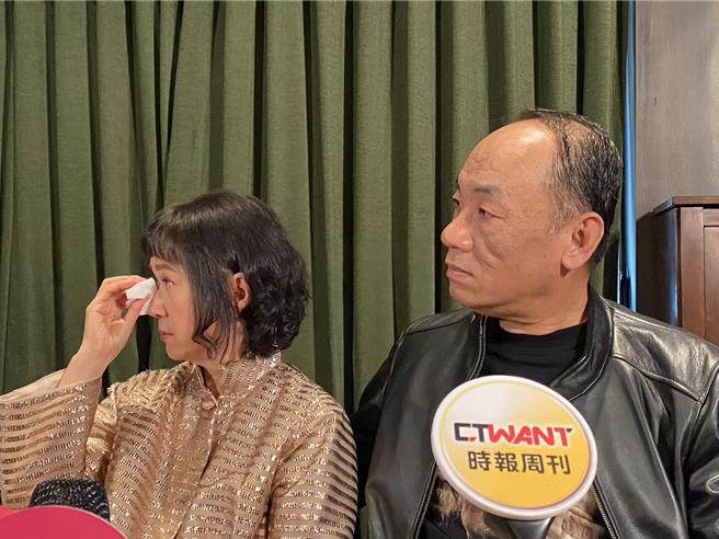 王月拍夫妻浪漫戏想起亡夫李国修，记者会现场落泪。（记者林奕如摄）