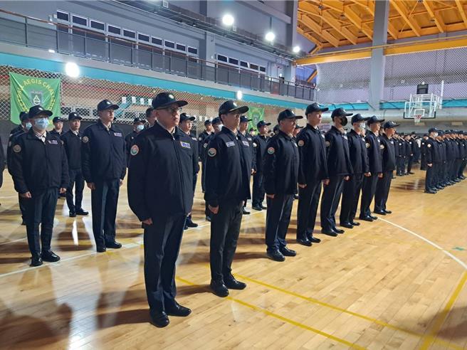 桃园市政府今日于桃园区国民运动中心举行第4季法纪教育及民防训练。（桃园市民政局提供）