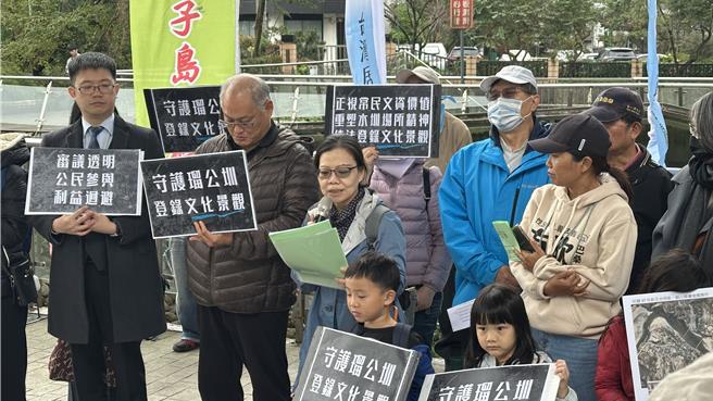 新北市新店区瑠公圳圳头段内的蔡家老宅，其坐落的土地已由瑠公圳农田水利会贩售给建商，因此多次面临拆除危机。（贺培晏摄）