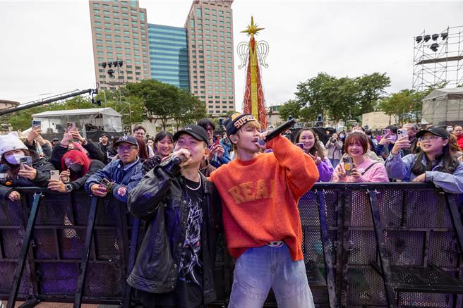 鼓鼓吕思纬特别改编「口头禅」系列唱跳限定组曲，萧秉治则带来新歌连发。（观旅局提供）