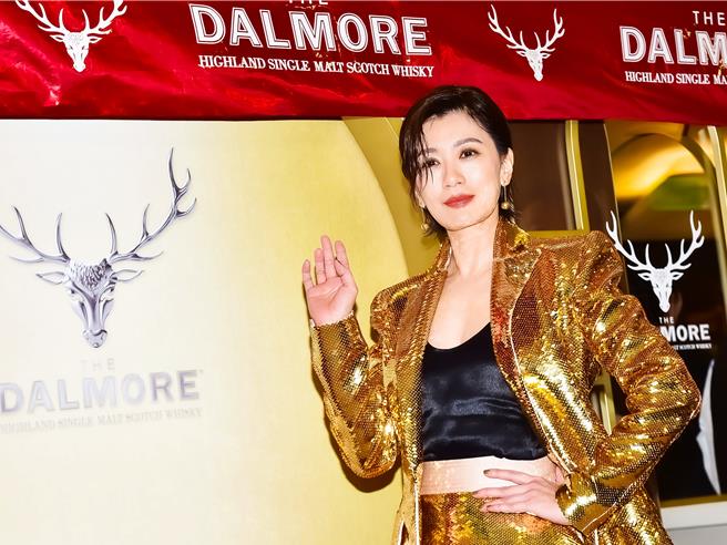 贾静雯12日出席有老酒银行之称的传奇威士忌品牌活动。★《中时新闻网》关心您：饮酒过量，有碍健康。酒后不开车，安全有保障！（读者提供）