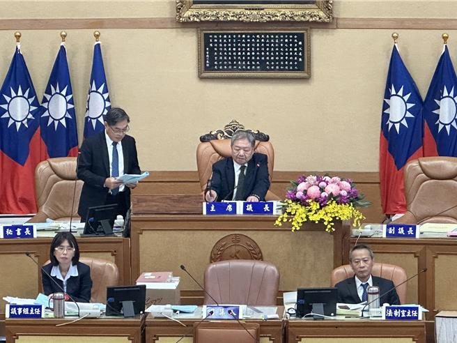 新北市议会第4届第4次定期大会自9月24日开议，至12月12日止，今（12）日议长蒋根煌敲槌闭会，会期共80天。（高钧麟摄）