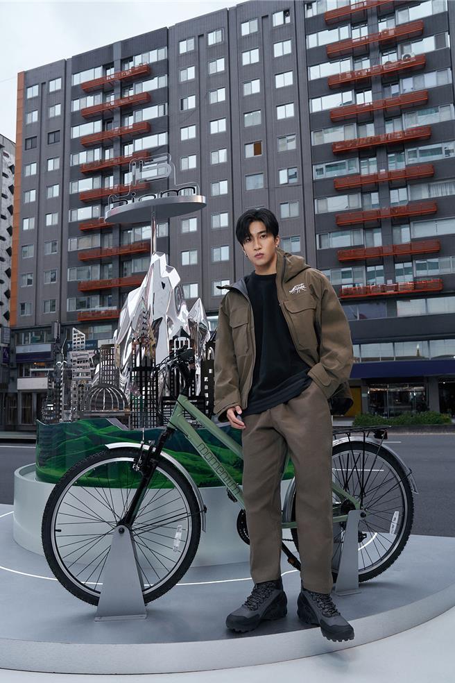 娄峻硕12日出席品牌ECCOxWhite Mountaineering快闪店活动。（ECCO提供）