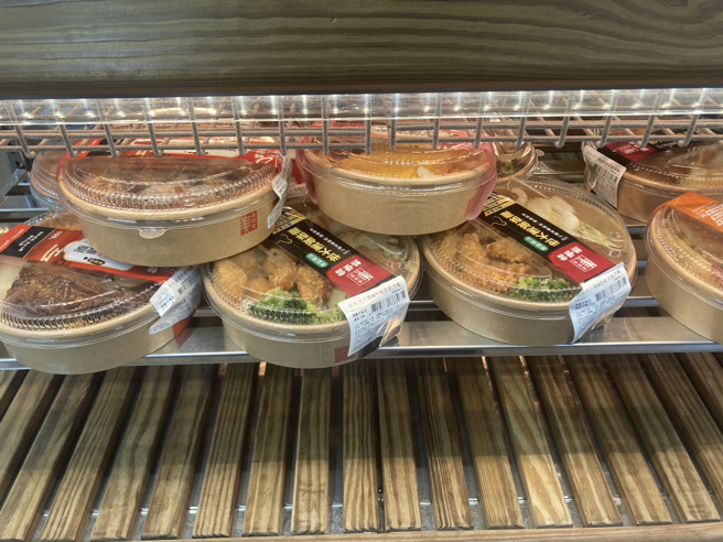 全联便当由于便宜又实惠，吸引网友讨论。（于川摄）