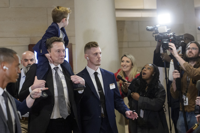 特斯拉执行长马斯克的维安措施日益严密。（图／美联社）