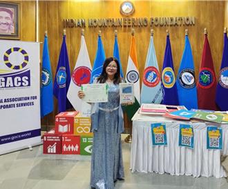 舊鞋救命獲國際肯定！南榮國中老師赴印度受頒金質獎