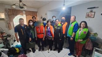 低收入戶男憂愁葬母費用 蘆竹警揪善心團體幫忙