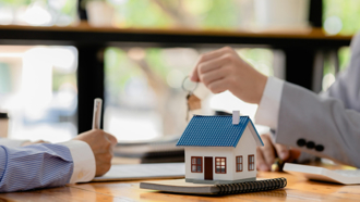 北台待售逾千件、房市推案量腰斬 換屋族可以開始看房嗎？專家揭1縣市投資客落跑 4種房不要碰