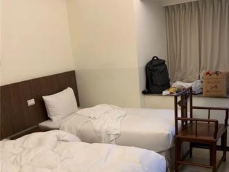 租屋蟑螂欠租2個月　房東未「提早通知解約」急趕人反判賠