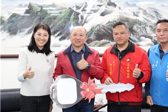 宏致電子捐贈南投行動圖書車 給原鄉學童最棒的聖誕禮物