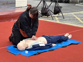 把握黃金4分鐘快做CPR 高級救護隊籲遇OHCA「要敢壓」