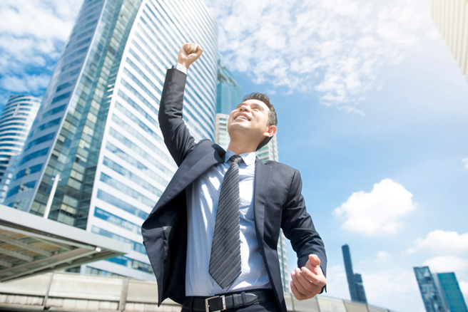 牡羊、巨蟹、处女、摩羯座2025年虽然无法逃脱单身，但因为专注在事业上，反而钱越赚越多。（示意图：Shutterstock／达志）