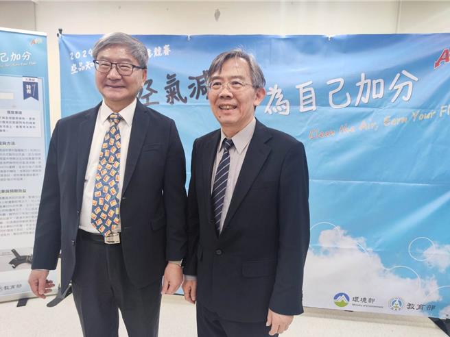 环境部大气环境司司长张顺钦（右）13日受访时坦言，今年空气品质部分区域可能有机会达标，全台的部分仍需要努力。（林良齐摄）